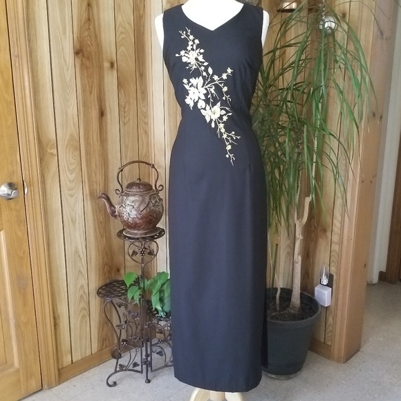 Long black dress - Picture 4 of 4